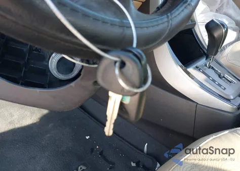 2013 Hyundai Elantra Limited z USA, uszkodzony, nr VIN 5NPDH4AE5DH240939